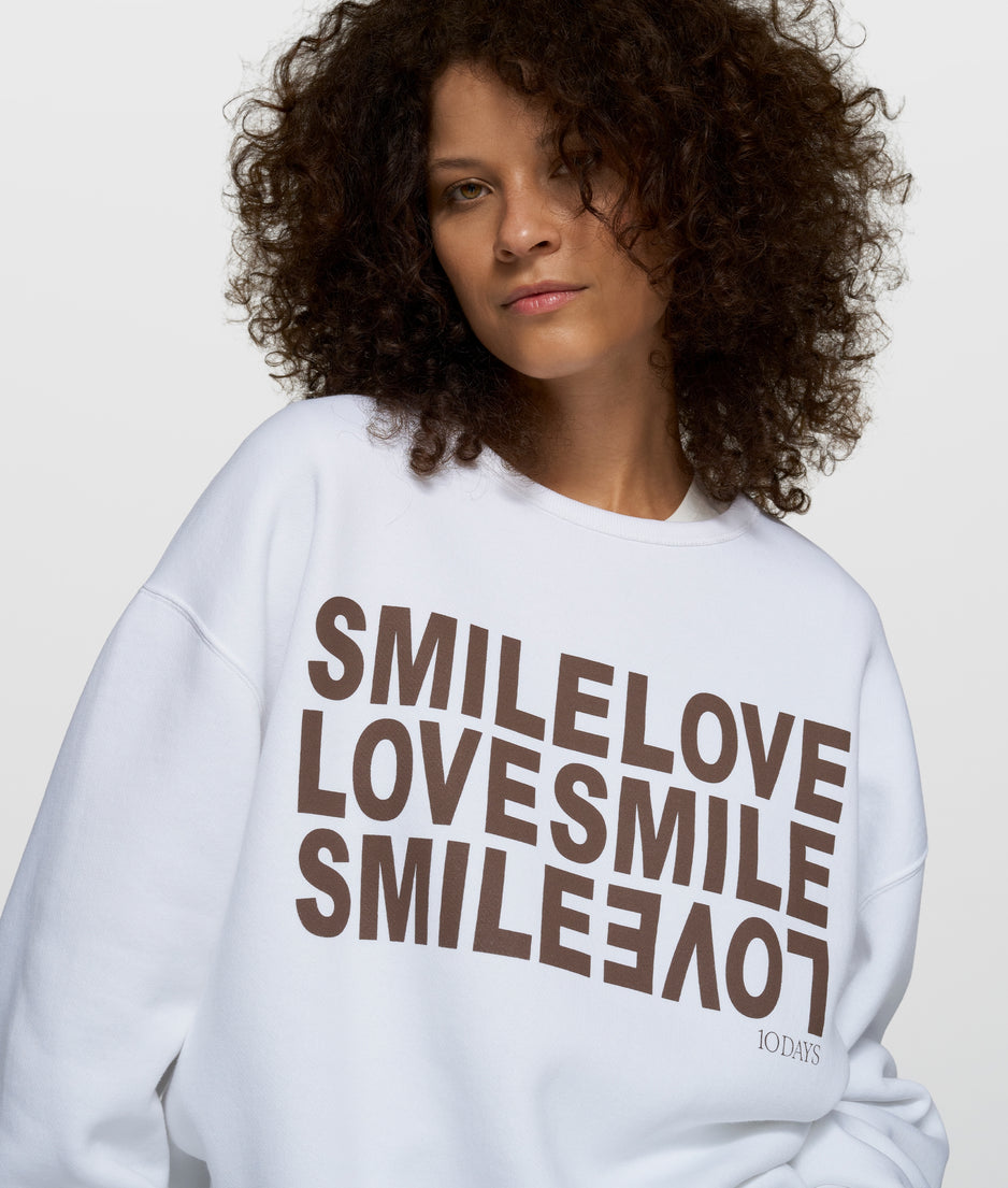 statement sweater smile | white