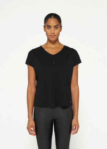 THE V-NECK TEE | black