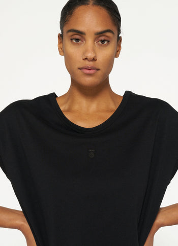 THE V-NECK TEE | black