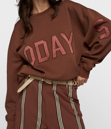 statement sweater logo | deep brown