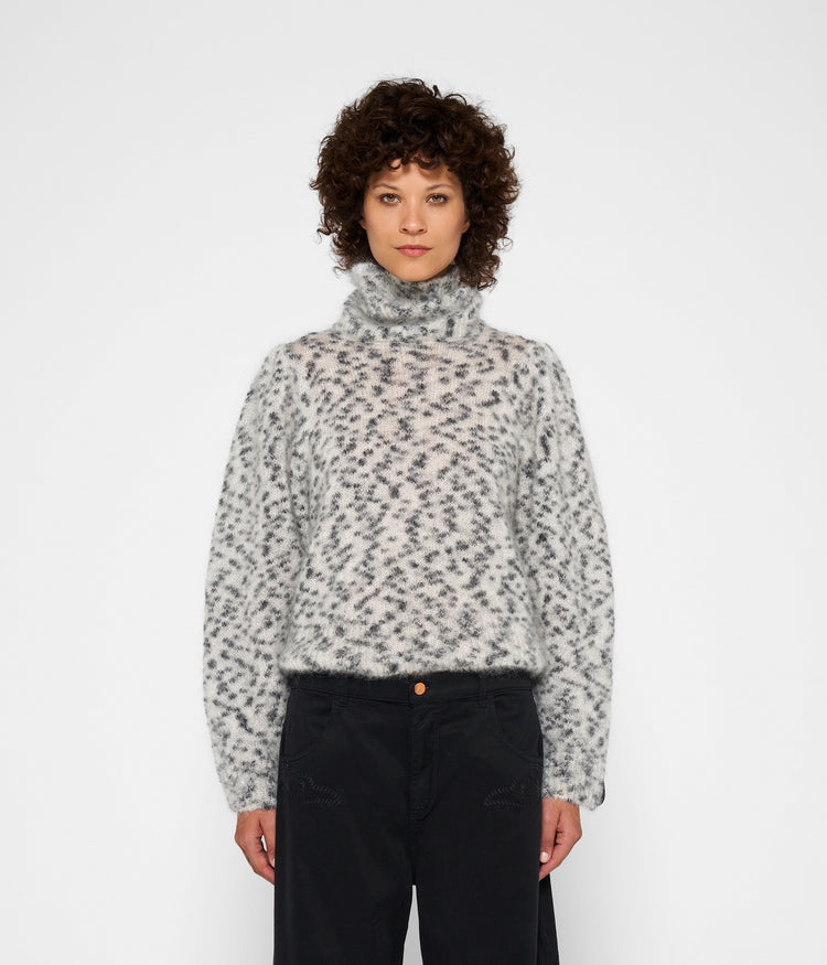 puffed coll sweater knit leopard | warm white