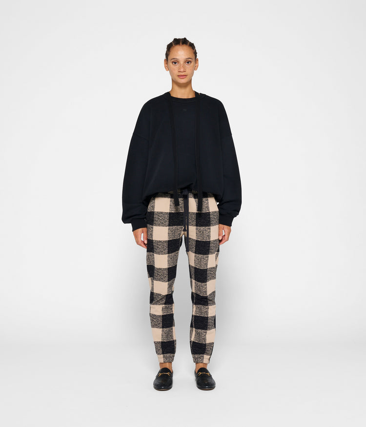 cropped jogger check | black