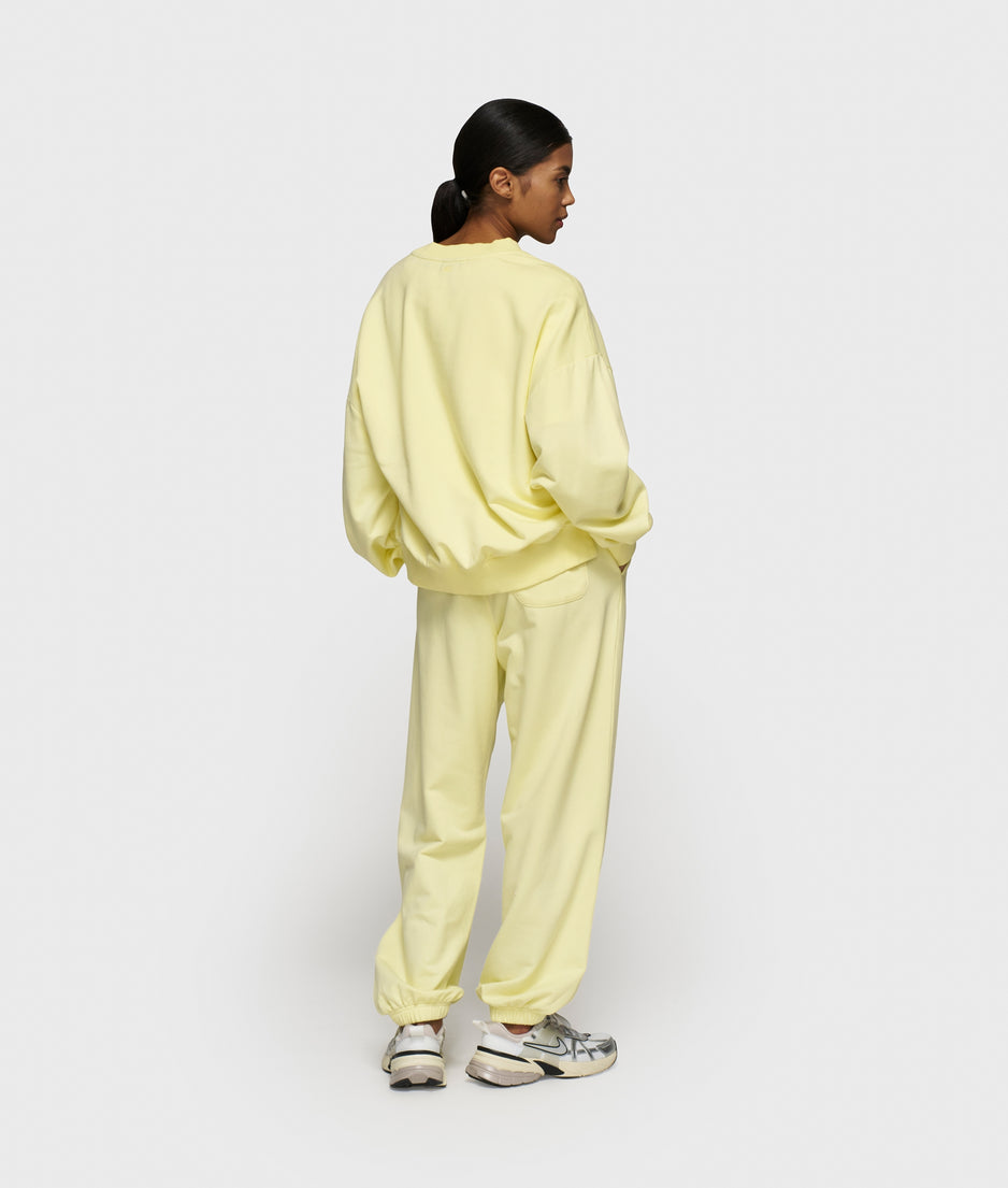 oversized sweater logo | pastel yellow