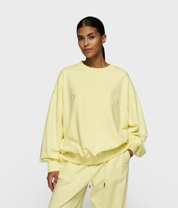 oversized sweater logo | pastel yellow