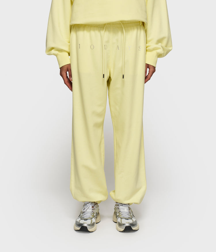 bar jogger logo | pastel yellow
