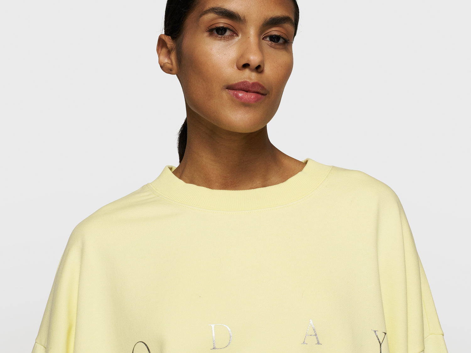 oversized sweater logo | pastel yellow