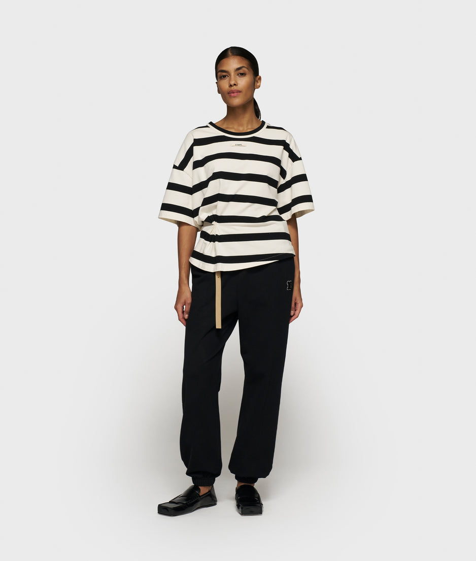tee gathering stripes | ecru/black