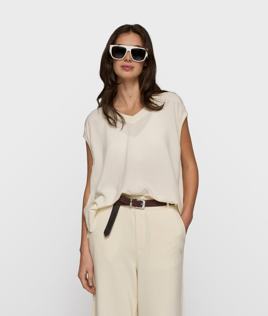 v-neck top viscose | soft vanilla