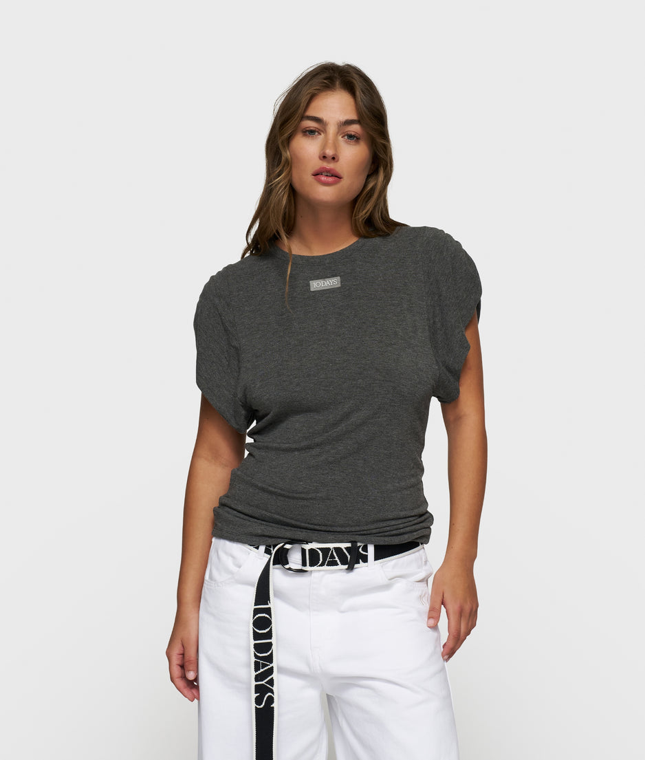 strong shoulder tee modal | antra melee