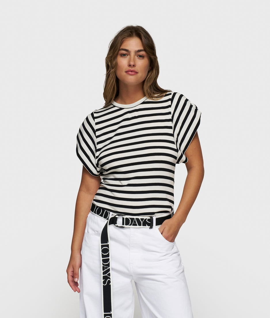 strong shoulder tee modal stripes | ecru/black