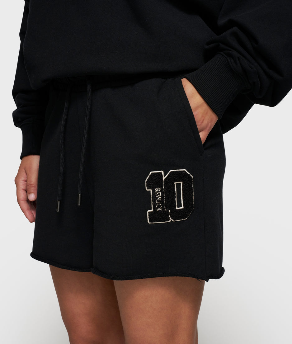 shorts 10 | black