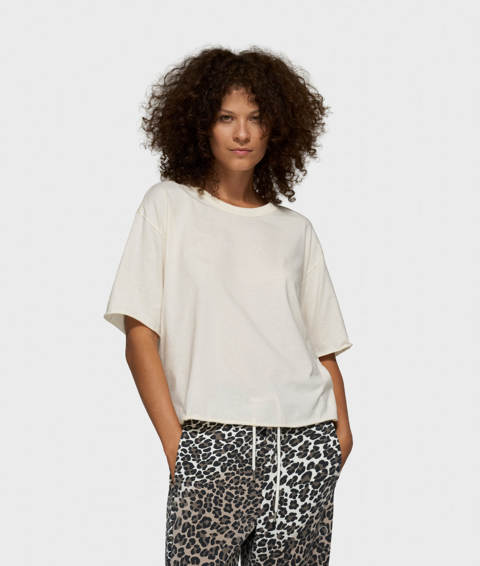 short sleeve tee logo | pearl