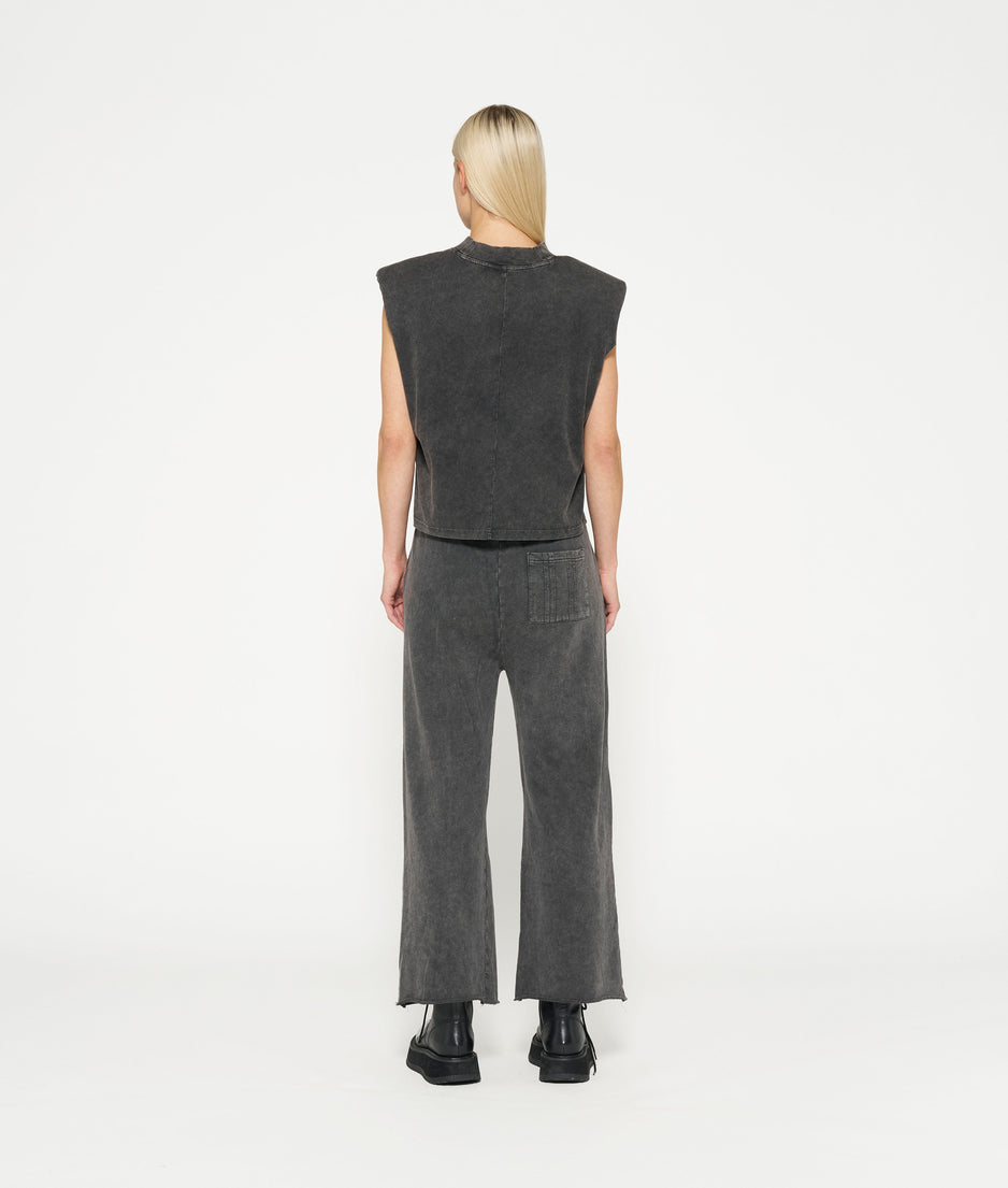 washed padded shoulder tee | ash grey