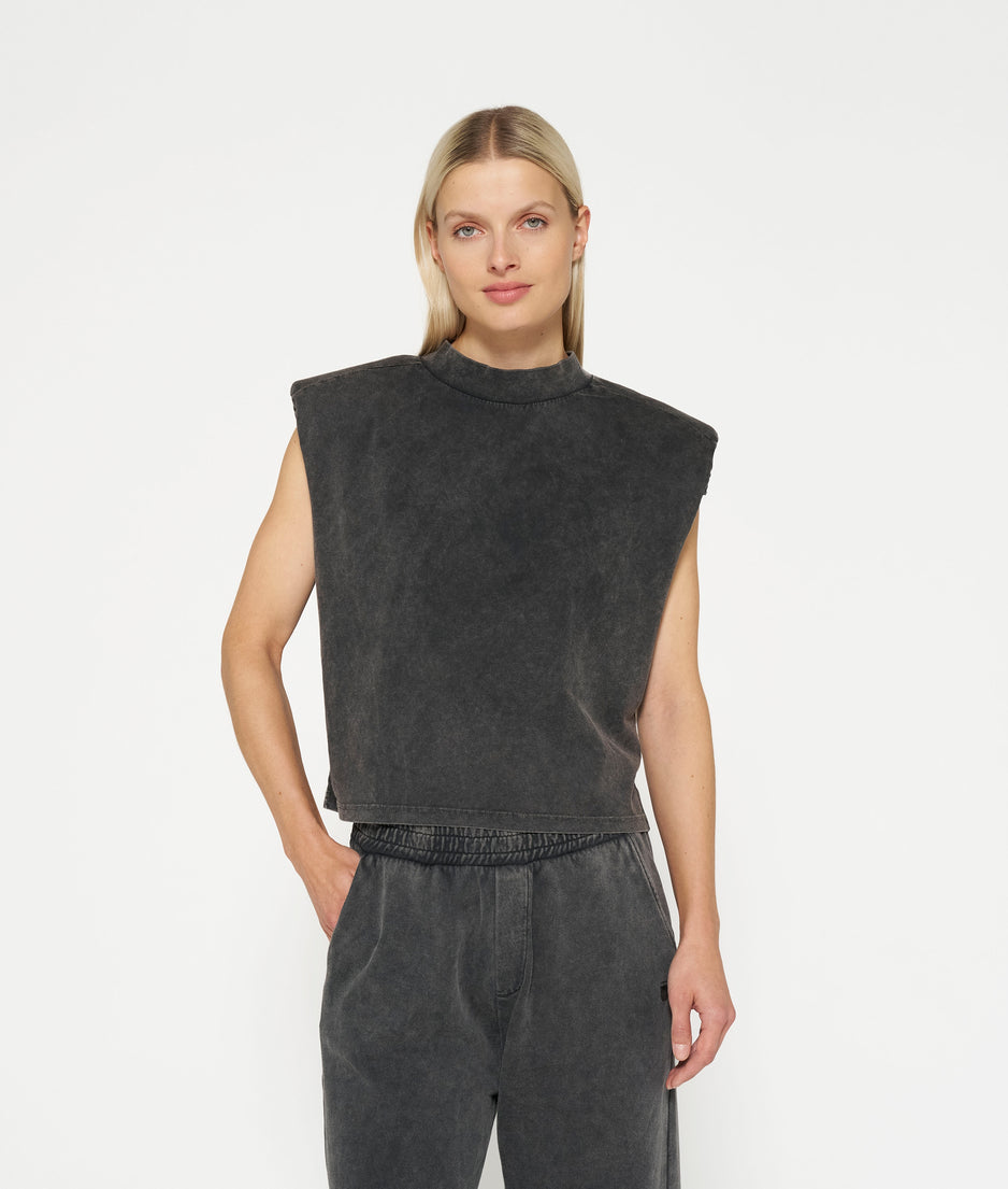 washed padded shoulder tee | ash grey