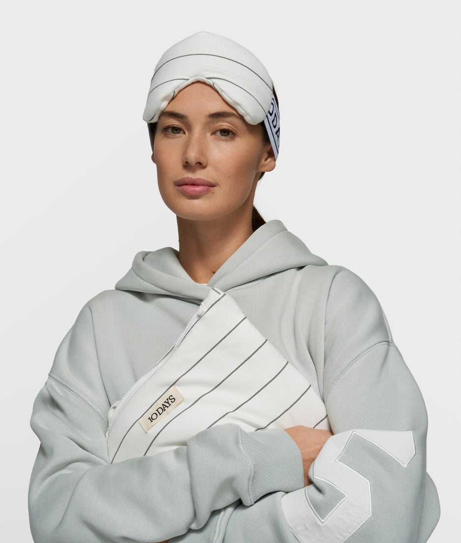 first class clutch medium | ecru