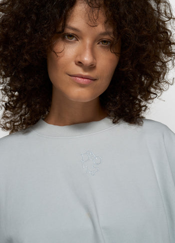 sweater pleat | clean blue