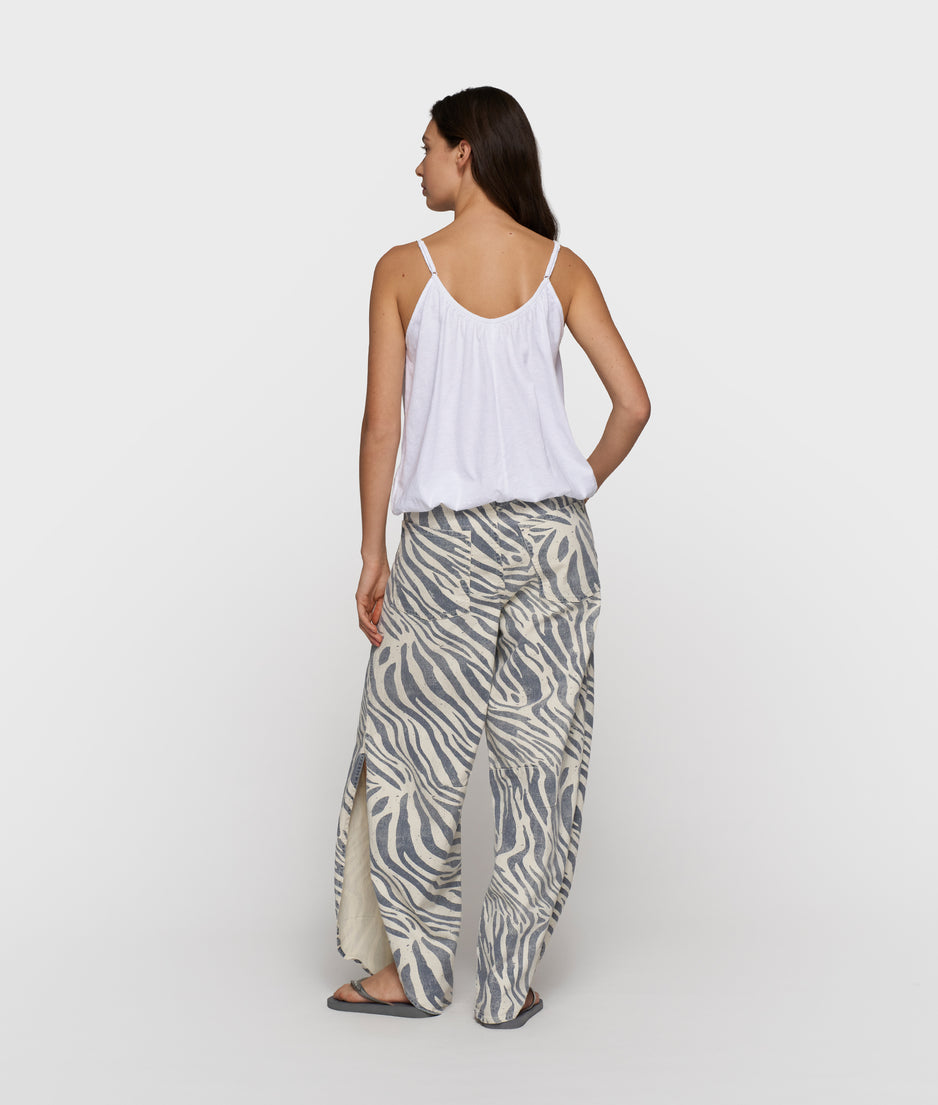top gathered neck | white