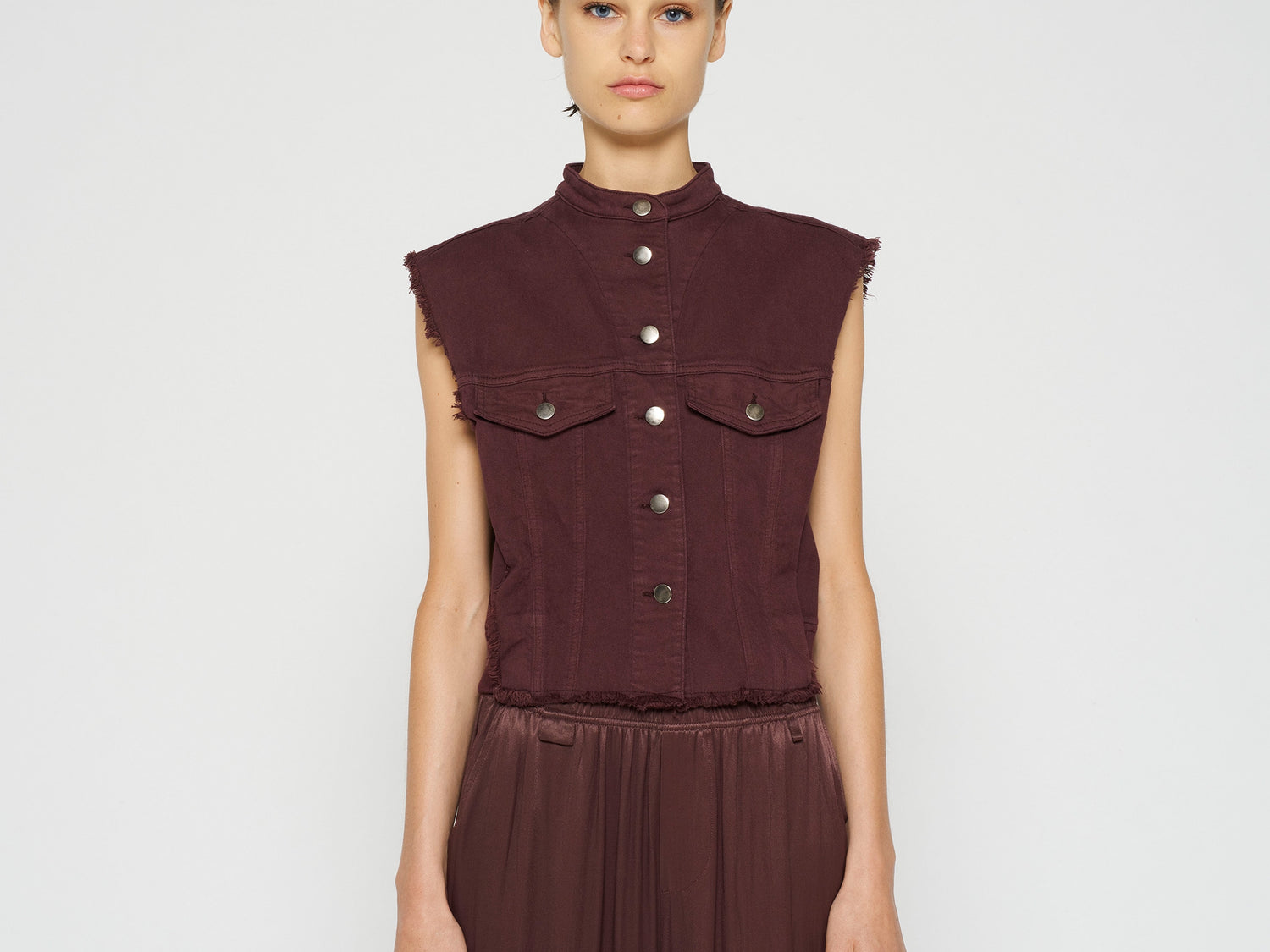 cropped twill gilet | aubergine