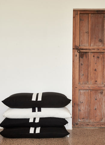 THE PILLOW COVER LONG | black